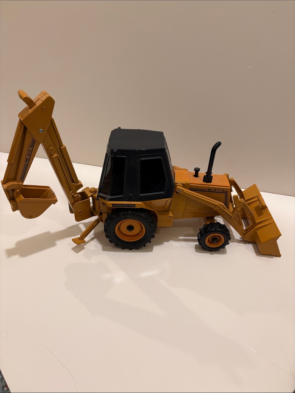 Ertl Case loader backhoe. Item 287. 1/16 scale.